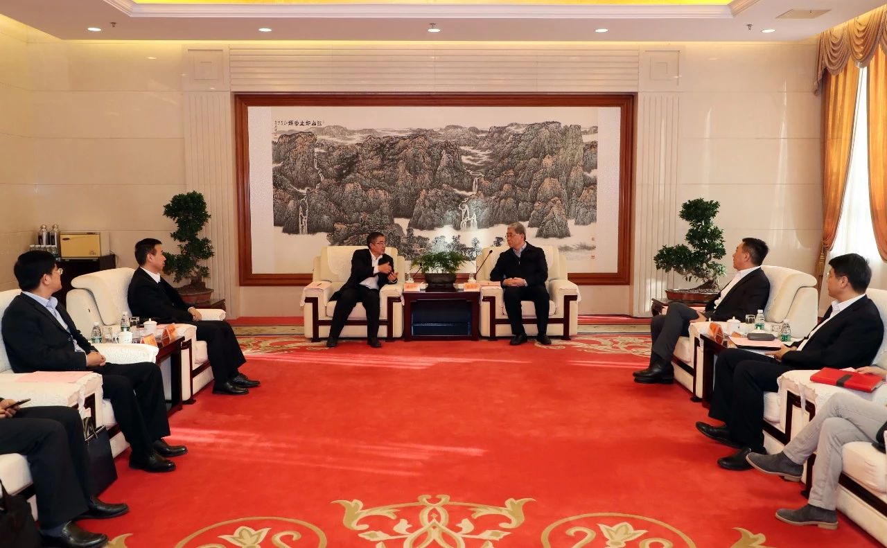 雷凡培會見中國船級社黨委副書記、總裁莫鑒輝一行