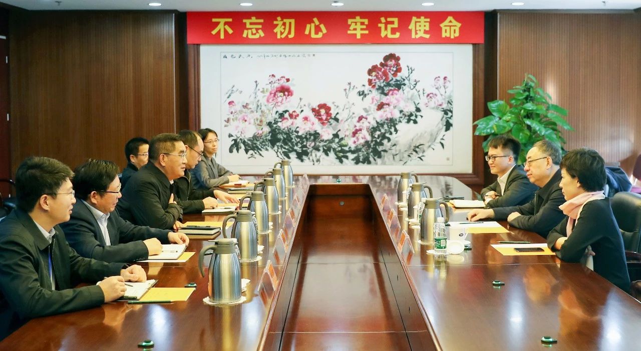 姜仁鋒會(huì)見中國國新黨委委員、總會(huì)計(jì)師劉學(xué)詩 